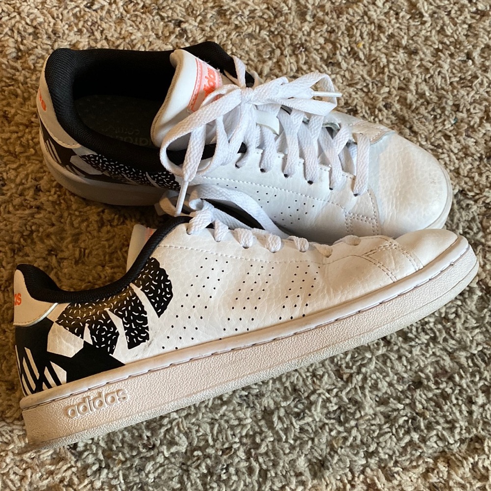 Adidas Advantage Womens size 7